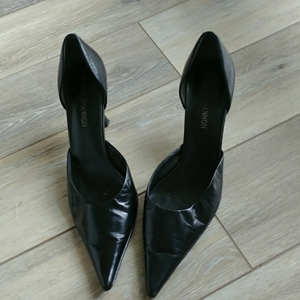 Pointed shoes